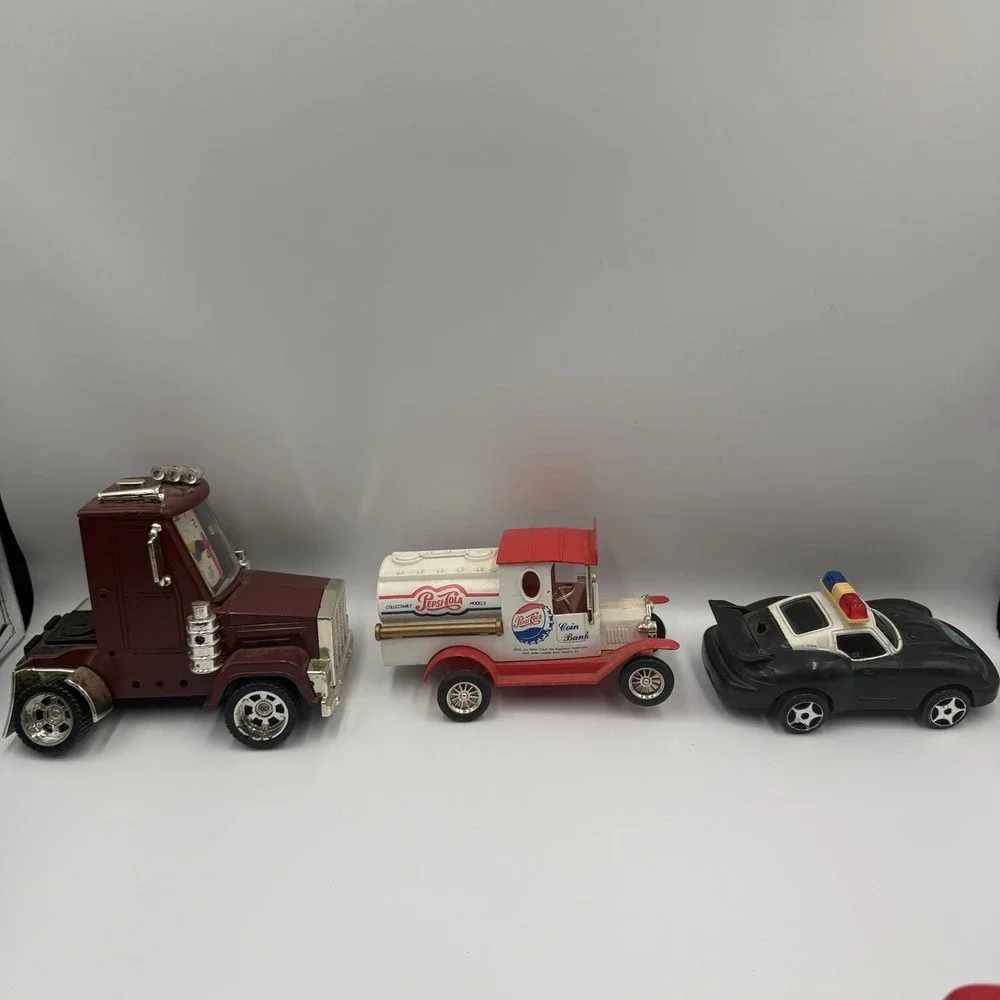 Vintage Model Cars/Trucks Lot For Parts Repair Or Restore READ DESCRIPTION